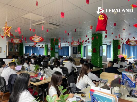 Nhân viên kinh doanh tham gia buổi training tại Teraland